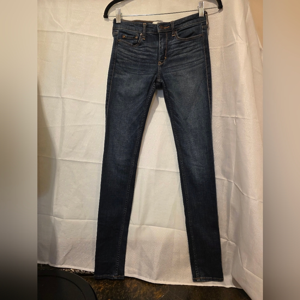 Abercrombie & Fitch Super Skinny Dark Wash Jeans.  Sz 0 (W 25, L 31).  Like New!